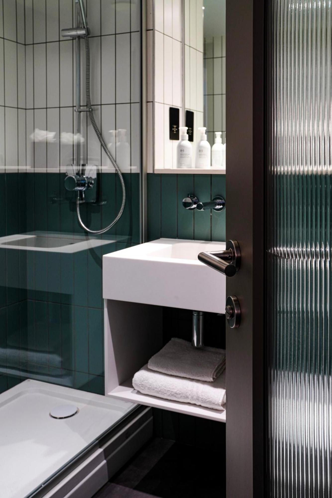 Southgate Hotel London East Barnet 외부 사진