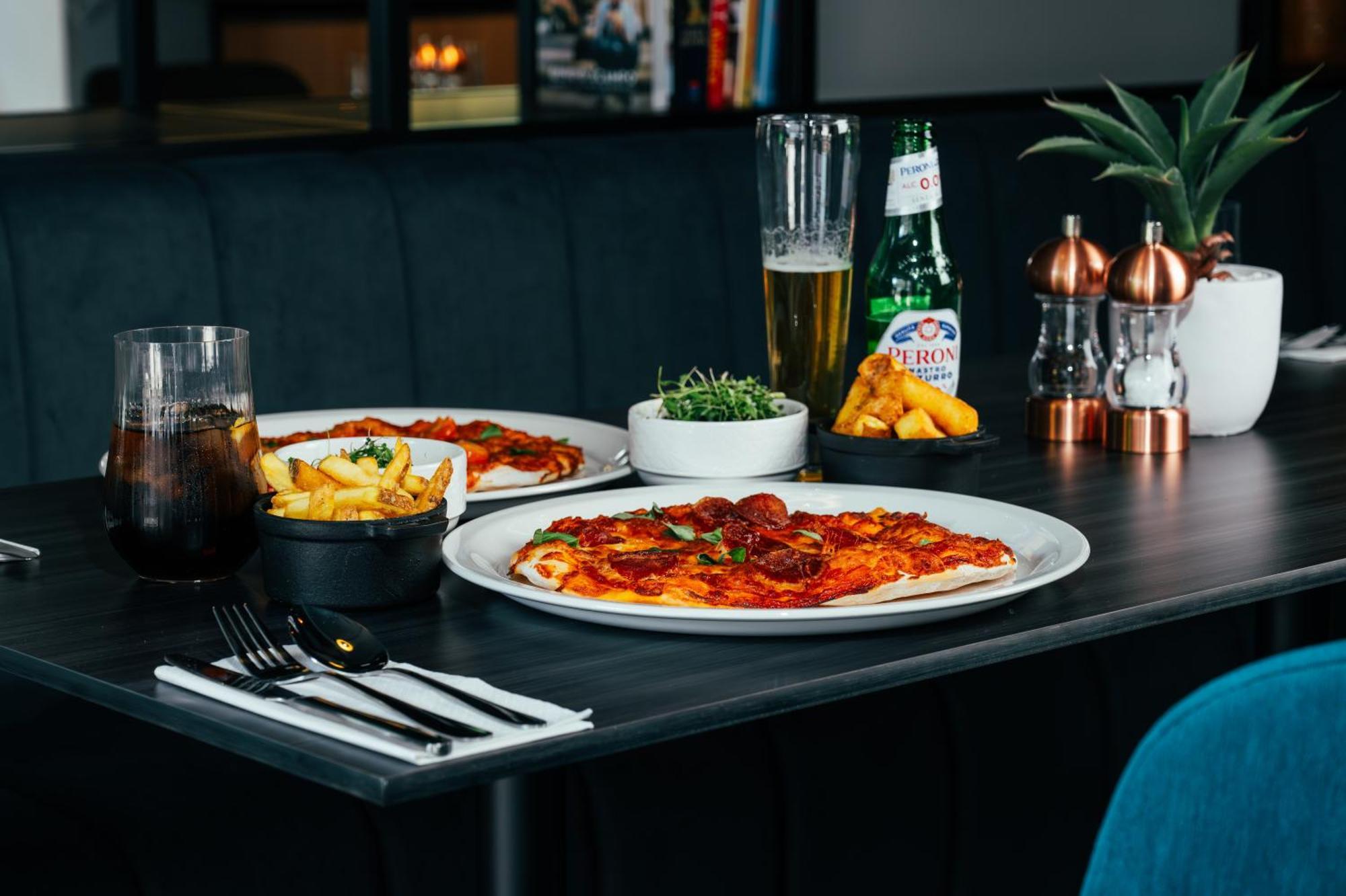 Southgate Hotel London East Barnet 외부 사진