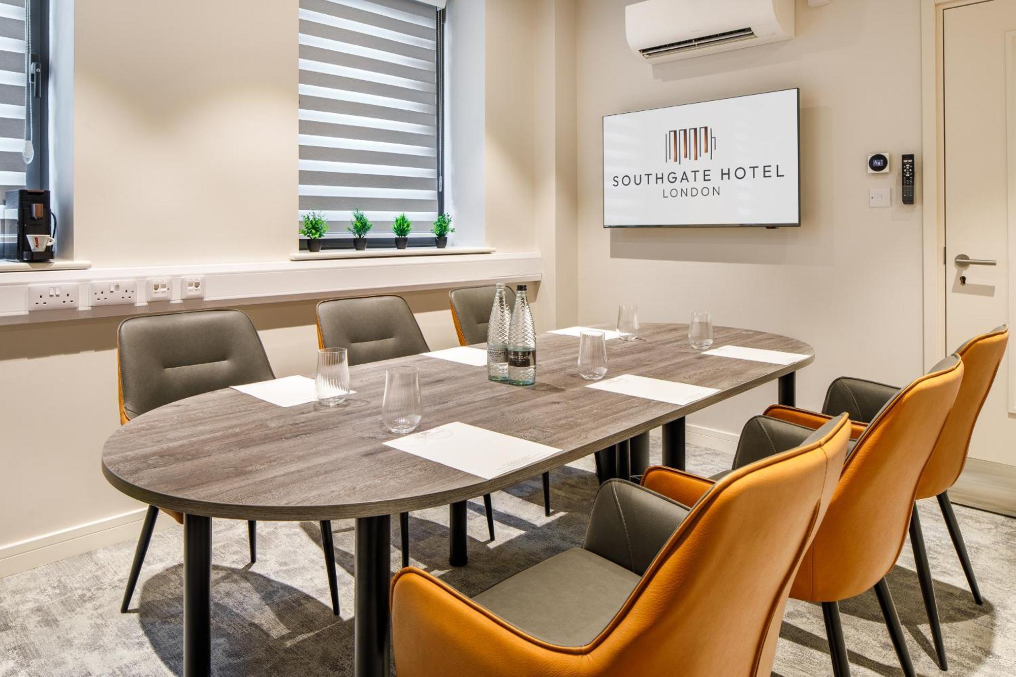 Southgate Hotel London East Barnet 외부 사진