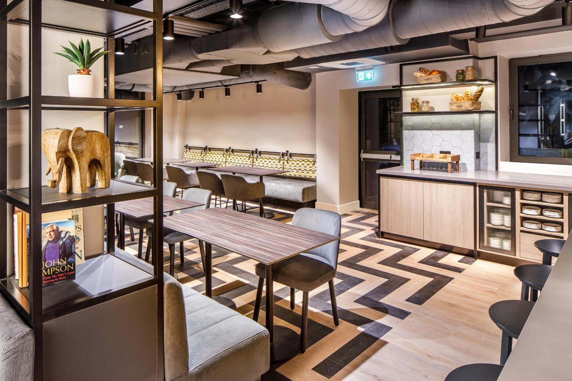 Southgate Hotel London East Barnet 외부 사진