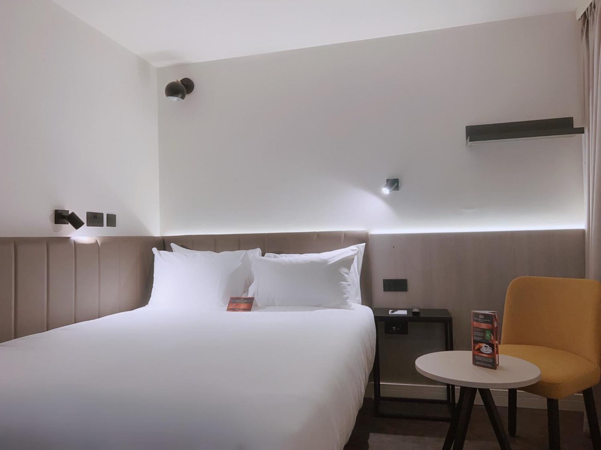 Southgate Hotel London East Barnet 외부 사진